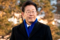 Fighting for the Presidency Again: Lee Jae-myung's Desperate Struggle